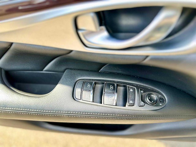 2010 infiniti m37 personenauto - afbeelding 30 van  89