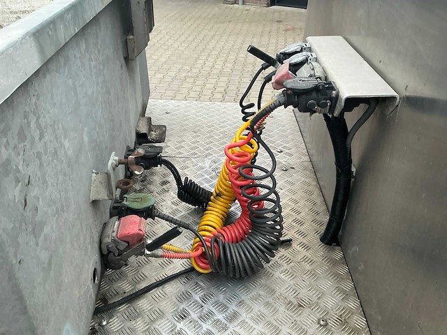 2010 iveco eurocargo ml80e22 vrachtwagen met veldhuizen p31-7a oplegger 16 ton - afbeelding 29 van  64