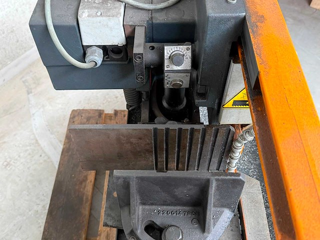 2010 klaeger plus 220 beugelzaagmachine - afbeelding 8 van  8