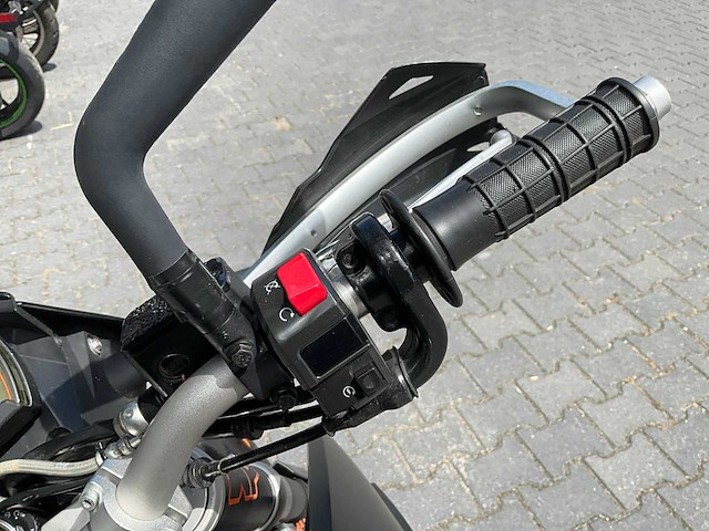 2010 ktm 690 sm motorfiets - afbeelding 3 van  18