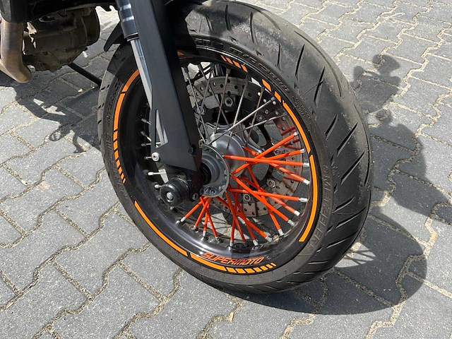 2010 ktm 690 sm motorfiets - afbeelding 8 van  18