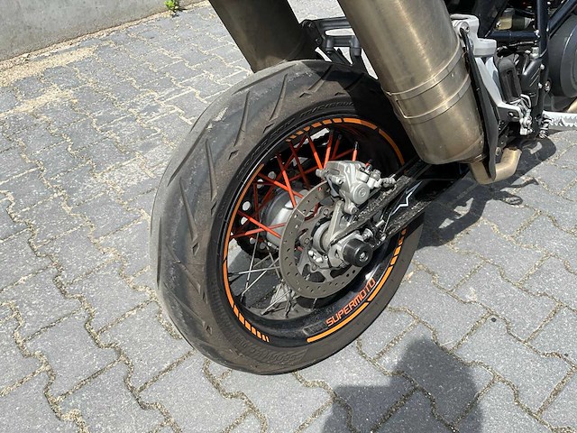 2010 ktm 690 sm motorfiets - afbeelding 9 van  18