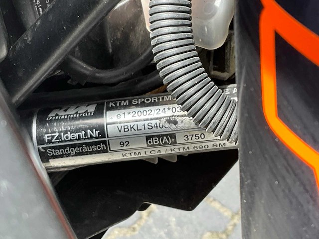 2010 ktm 690 sm motorfiets - afbeelding 10 van  18