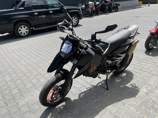 2010 ktm 690 sm motorfiets - afbeelding 1 van  18