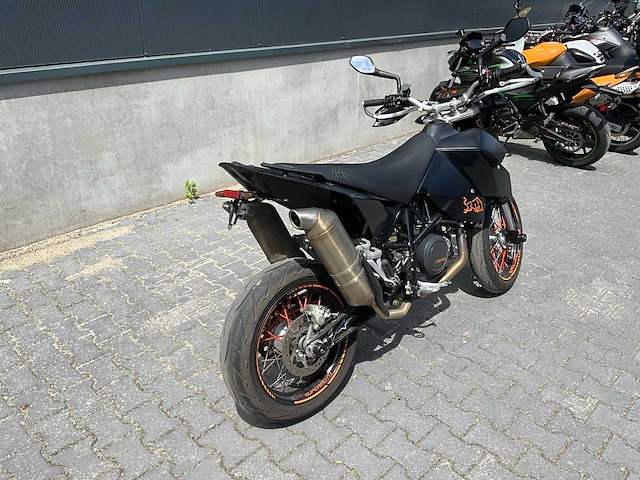 2010 ktm 690 sm motorfiets - afbeelding 12 van  18