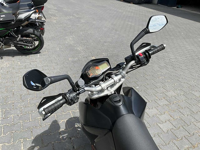 2010 ktm 690 sm motorfiets - afbeelding 14 van  18