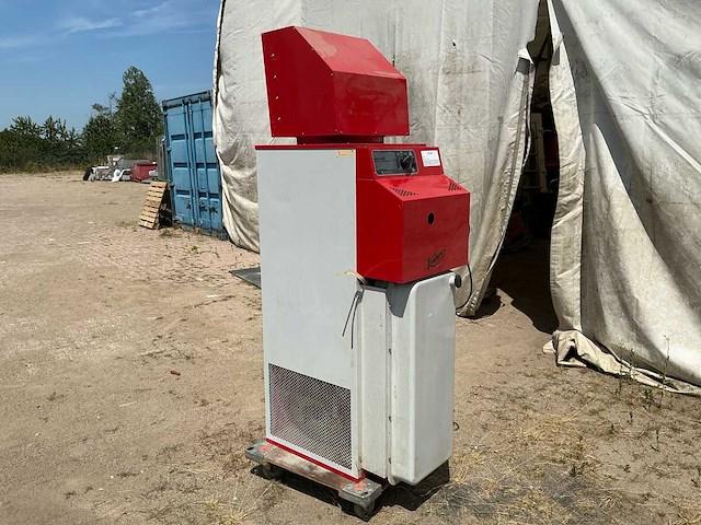 2010 kusters ks30 indirect gestookte dieselheater – 31,4 kw - afbeelding 1 van  10