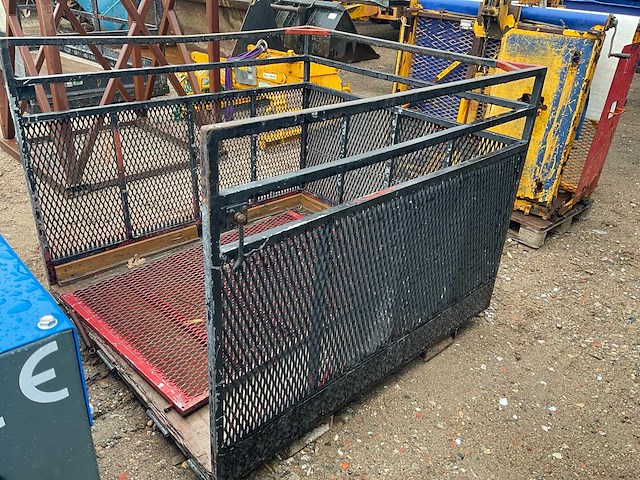 2010 manbak - afbeelding 1 van  1