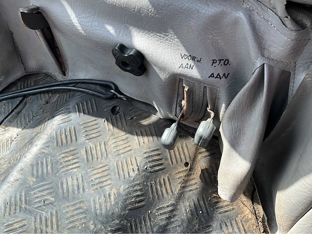 2010 massey ferguson tractor - afbeelding 3 van  8