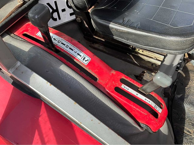 2010 massey ferguson tractor - afbeelding 4 van  8