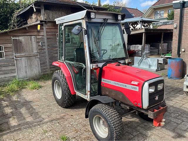 2010 massey ferguson tractor - afbeelding 32 van  36
