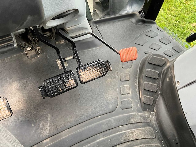 2010 new holland t6010 vierwielaangedreven landbouwtractor - afbeelding 1 van  17