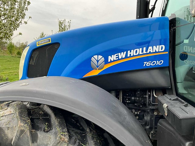 2010 new holland t6010 vierwielaangedreven landbouwtractor - afbeelding 4 van  17