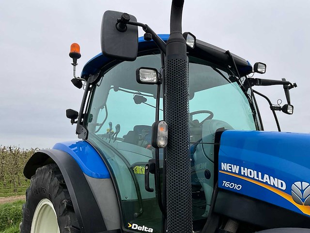 2010 new holland t6010 vierwielaangedreven landbouwtractor - afbeelding 10 van  17