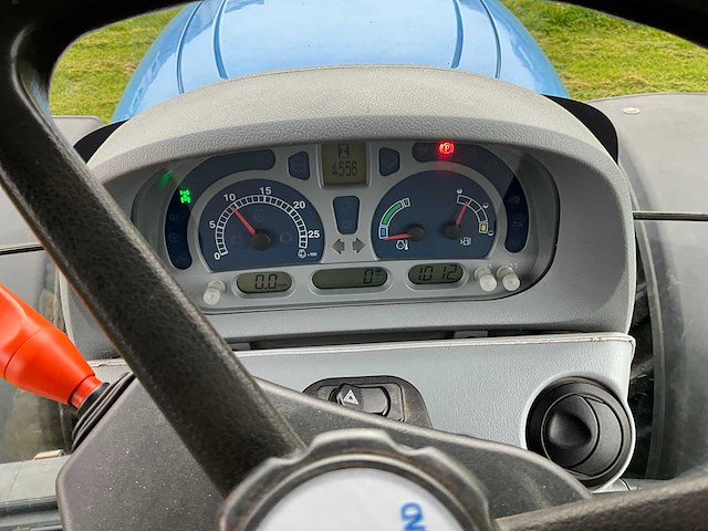 2010 new holland t6010 vierwielaangedreven landbouwtractor - afbeelding 16 van  17