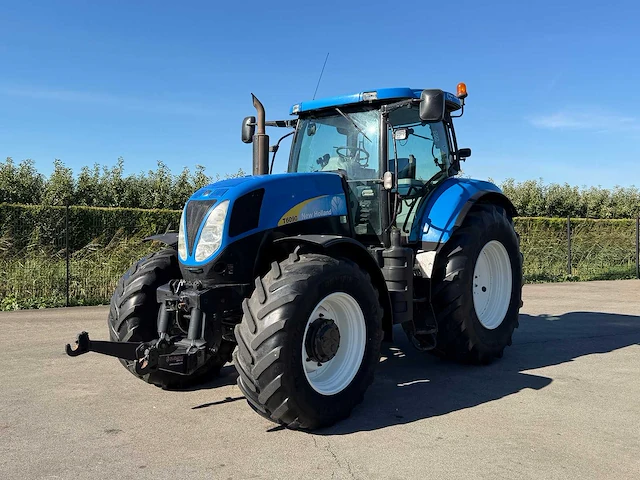 2010 new holland t6090 vierwielaangedreven landbouwtractor - afbeelding 1 van  30