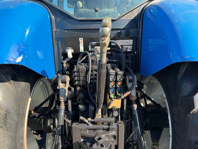 2010 new holland t6090 vierwielaangedreven landbouwtractor - afbeelding 15 van  30