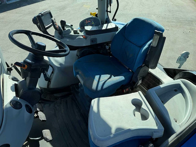 2010 new holland t6090 vierwielaangedreven landbouwtractor - afbeelding 17 van  30