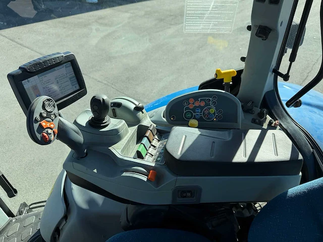 2010 new holland t6090 vierwielaangedreven landbouwtractor - afbeelding 18 van  30