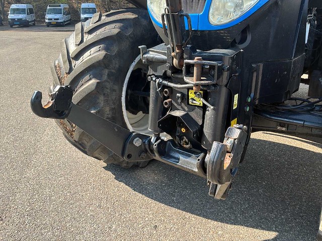 2010 new holland t7040 vierwielaangedreven landbouwtractor - afbeelding 2 van  33