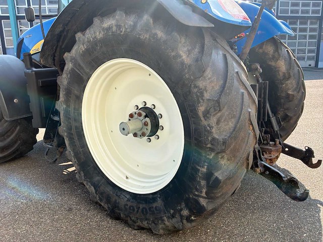 2010 new holland t7040 vierwielaangedreven landbouwtractor - afbeelding 7 van  33