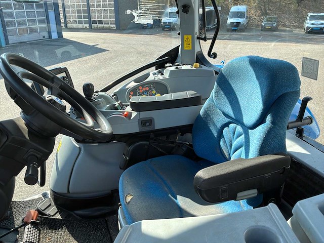 2010 new holland t7040 vierwielaangedreven landbouwtractor - afbeelding 15 van  33