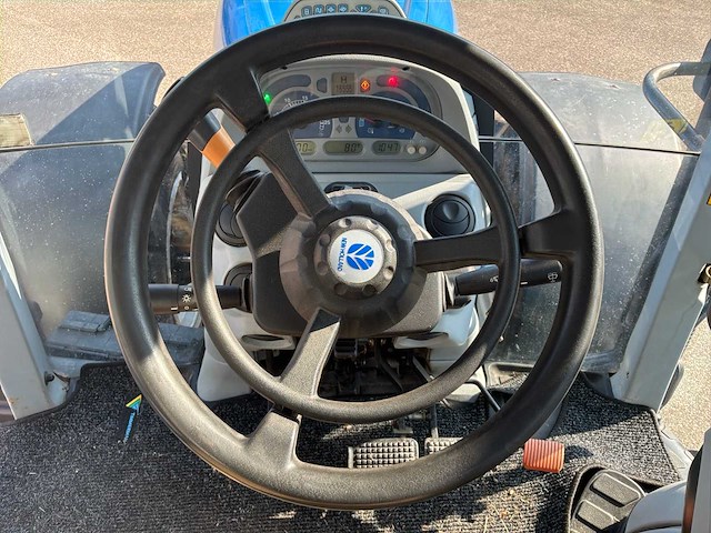 2010 new holland t7040 vierwielaangedreven landbouwtractor - afbeelding 21 van  33