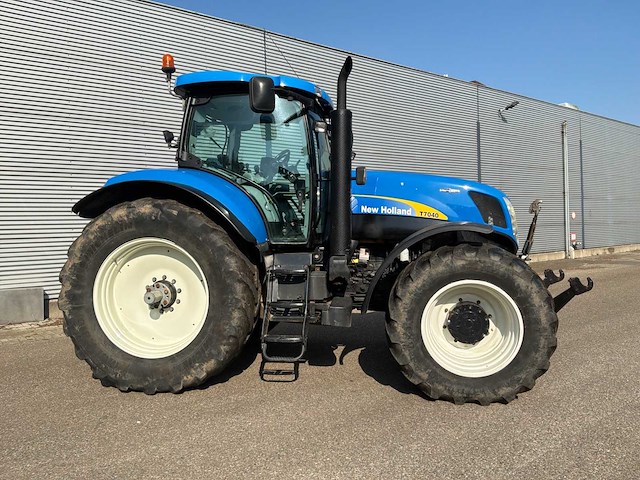 2010 new holland t7040 vierwielaangedreven landbouwtractor - afbeelding 28 van  33