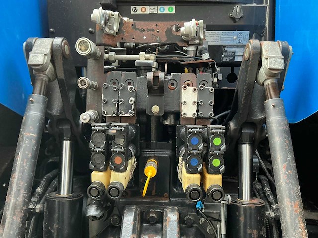 2010 new holland t7040 vierwielaangedreven landbouwtractor - afbeelding 7 van  48