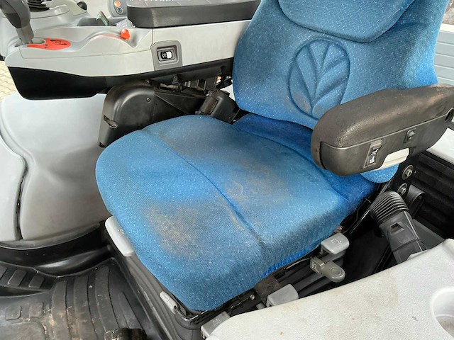 2010 new holland t7040 vierwielaangedreven landbouwtractor - afbeelding 24 van  48