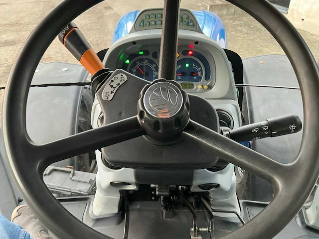 2010 new holland t7040 vierwielaangedreven landbouwtractor - afbeelding 26 van  48