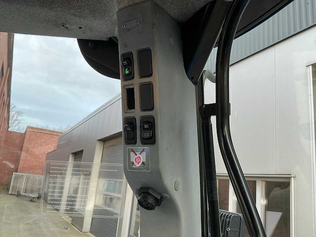 2010 new holland t7040 vierwielaangedreven landbouwtractor - afbeelding 33 van  48