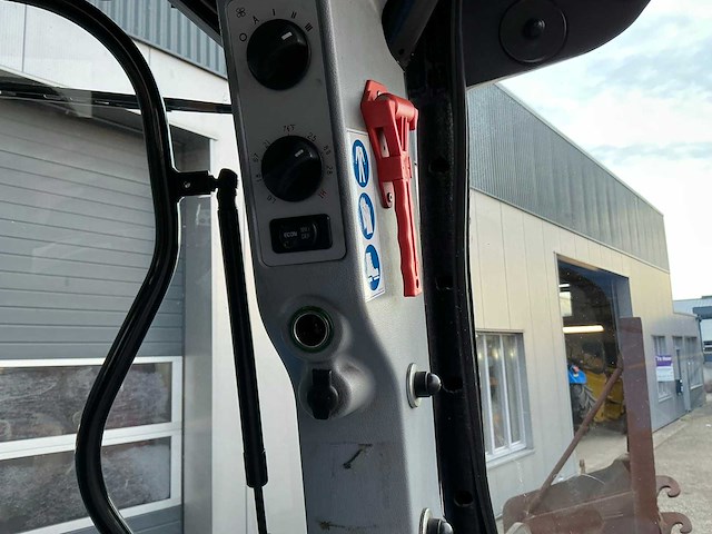 2010 new holland t7040 vierwielaangedreven landbouwtractor - afbeelding 37 van  48