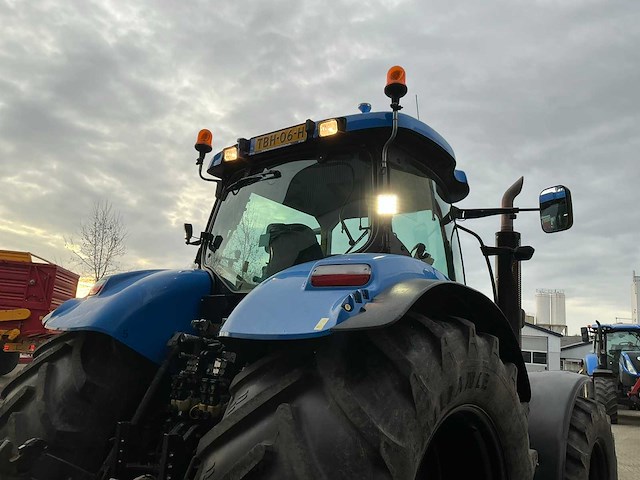 2010 new holland t7040 vierwielaangedreven landbouwtractor - afbeelding 45 van  48