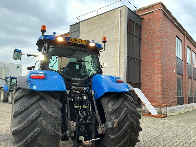 2010 new holland t7040 vierwielaangedreven landbouwtractor - afbeelding 47 van  48