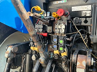 2010 new holland t7040 vierwielaangedreven landbouwtractor - afbeelding 2 van  5