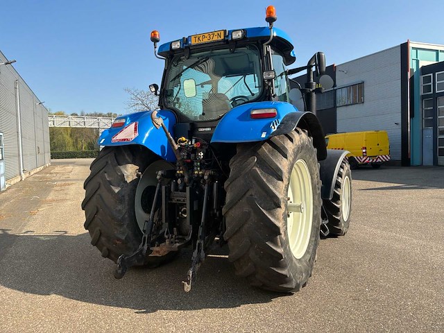 2010 new holland t7040 vierwielaangedreven landbouwtractor - afbeelding 4 van  4