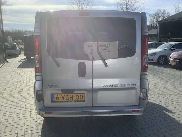 2010 opel vivaro 2.5 cdti l2h1 dc bedrijfswagen - afbeelding 4 van  14