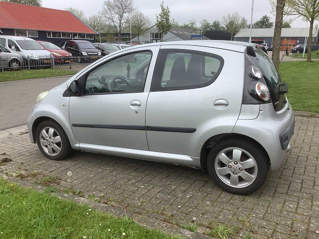2010 peugeot 107 1.0-12v sublime personenauto - afbeelding 11 van  14