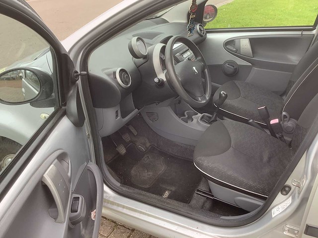 2010 peugeot 107 1.0-12v sublime - afbeelding 12 van  13