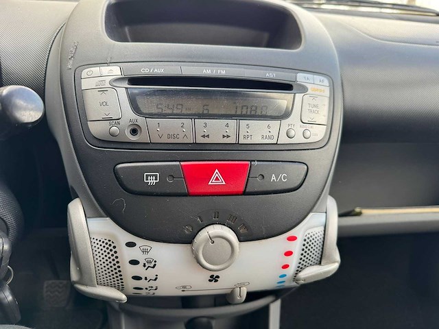 2010 peugeot 107 1.0-12v xs cool 15-ltg-8 - afbeelding 5 van  16