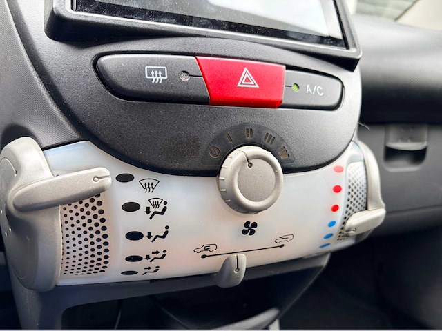 2010 peugeot 107 airco 1.0-12v xs urban m. personenauto - afbeelding 4 van  11
