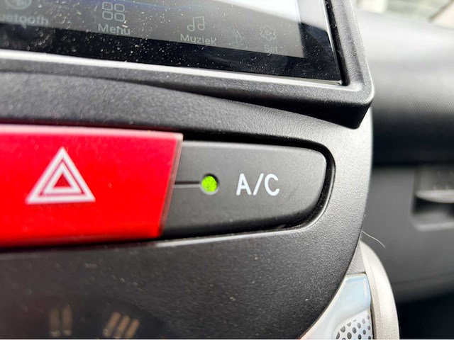2010 peugeot 107 airco 1.0-12v xs urban m. personenauto - afbeelding 5 van  11