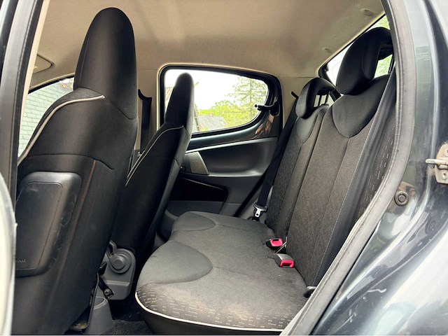 2010 peugeot 107 airco 1.0-12v xs urban m. personenauto - afbeelding 11 van  11