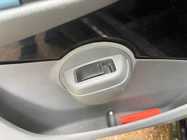 2010 peugeot 107 airconditioning 1.0-12v urban move personenauto - afbeelding 3 van  12