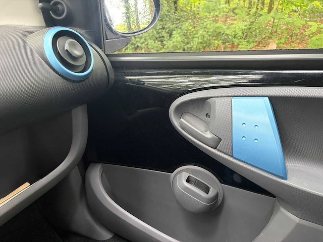 2010 peugeot 107 airconditioning 1.0-12v urban move personenauto - afbeelding 5 van  12