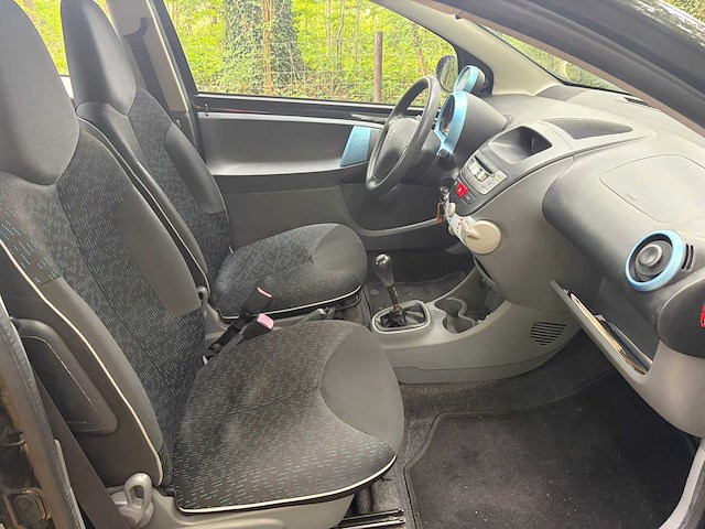2010 peugeot 107 airconditioning 1.0-12v urban move personenauto - afbeelding 11 van  12