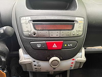 2010 peugeot 107 airconditioning 1.0-12v urban move personenauto - afbeelding 5 van  16