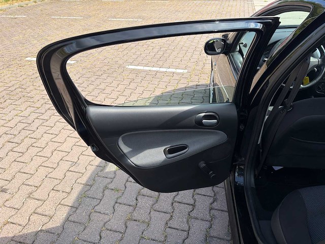 2010 peugeot 206 + 1.4 xs personenauto - afbeelding 74 van  93