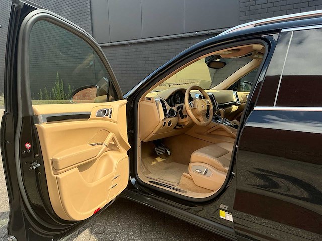2010 porsche cayenne awd 4dr s personenauto - afbeelding 2 van  39